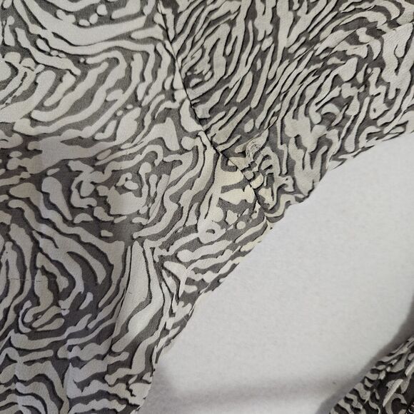 Diane Von Furstenberg Syrah Silk Blouse Size 4DVF Floral Rose Print Lined V-Neck - Picture 8 of 12